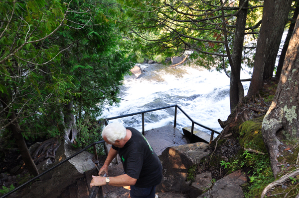 Lee Duquette decending the stairs